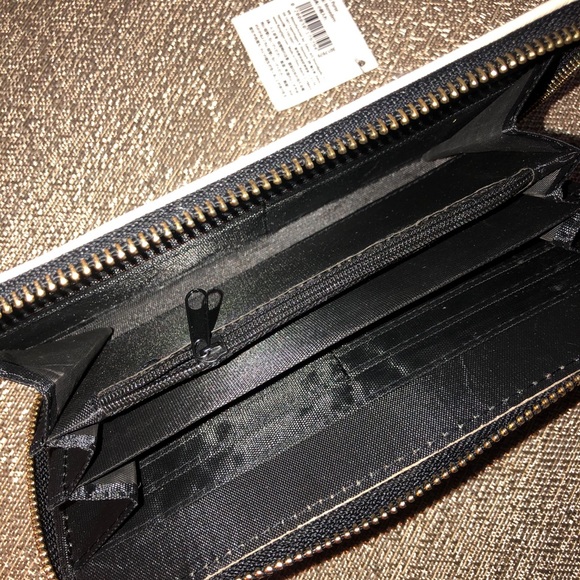 NWT T designed with❤️in Denmark zipper wallet - Picture 6 of 7